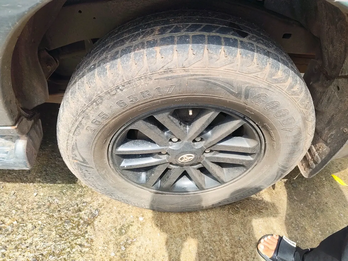 2012 Toyota Fortuner 3.0 4X2 AT, Diesel, Automatic, 1,96,000 km, tyre