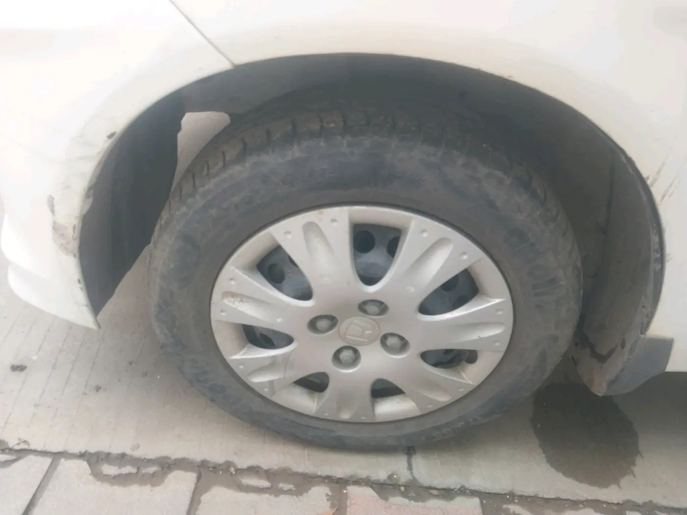 2012 Honda Brio S MT, CNG, Manual, 80,110 km, tyre
