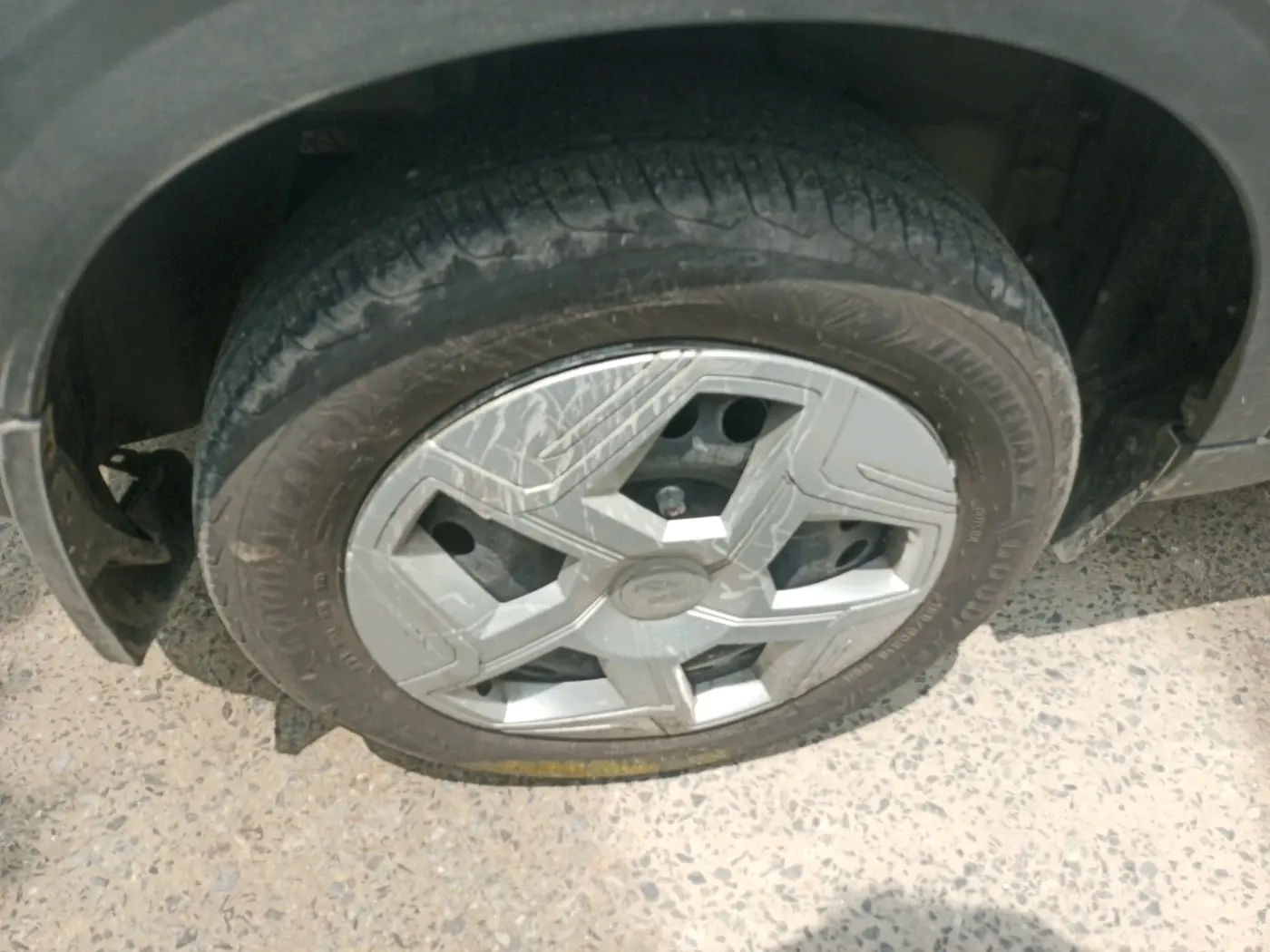 2025 Tata NEXON Pure Plus 1.2 iCNG 6MT, CNG, Manual, 20,728 km, tyre