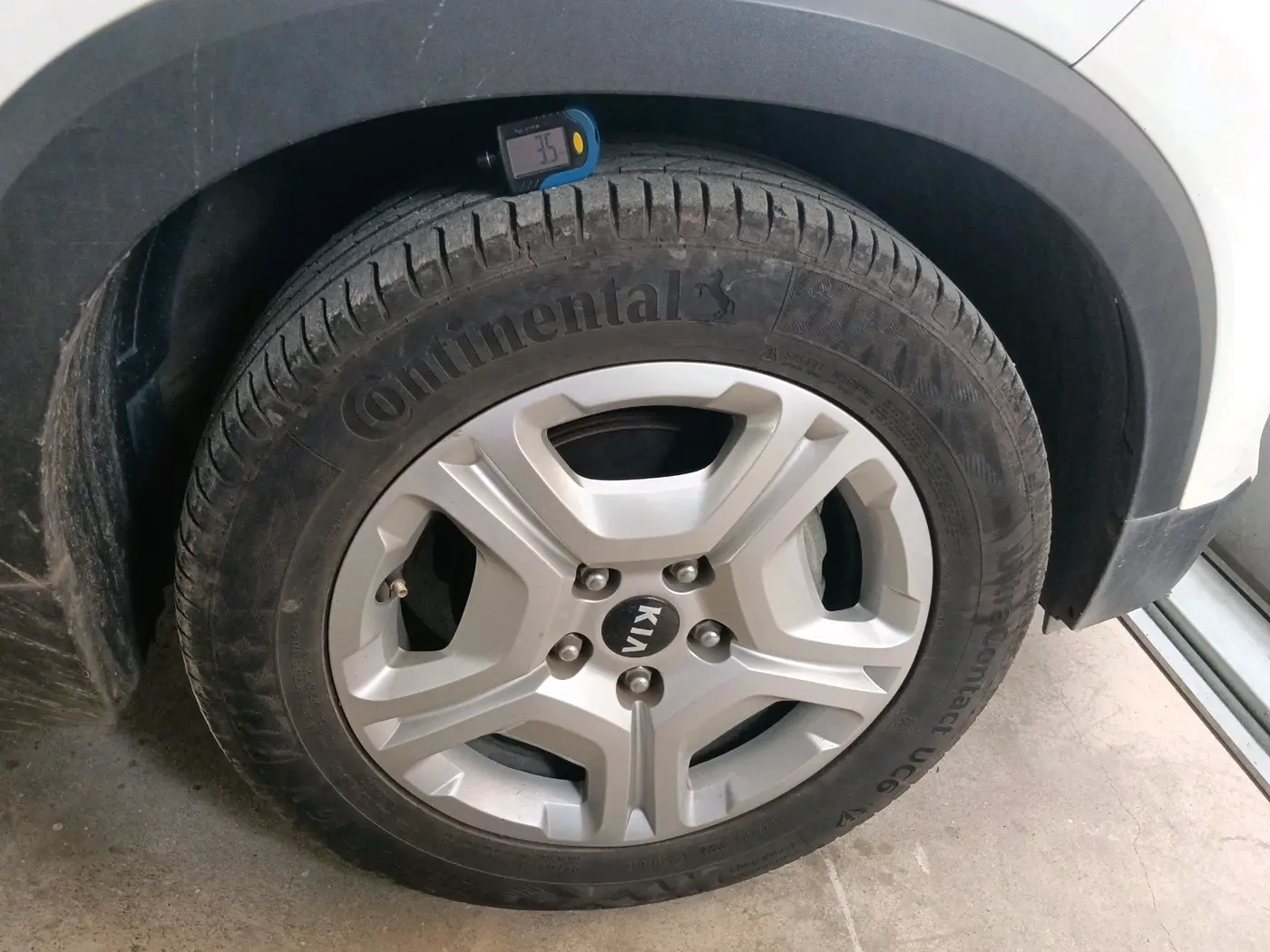 2020 KIA SONET HTK PLUS 1.2, Petrol, Manual, 90,455 km, tyre