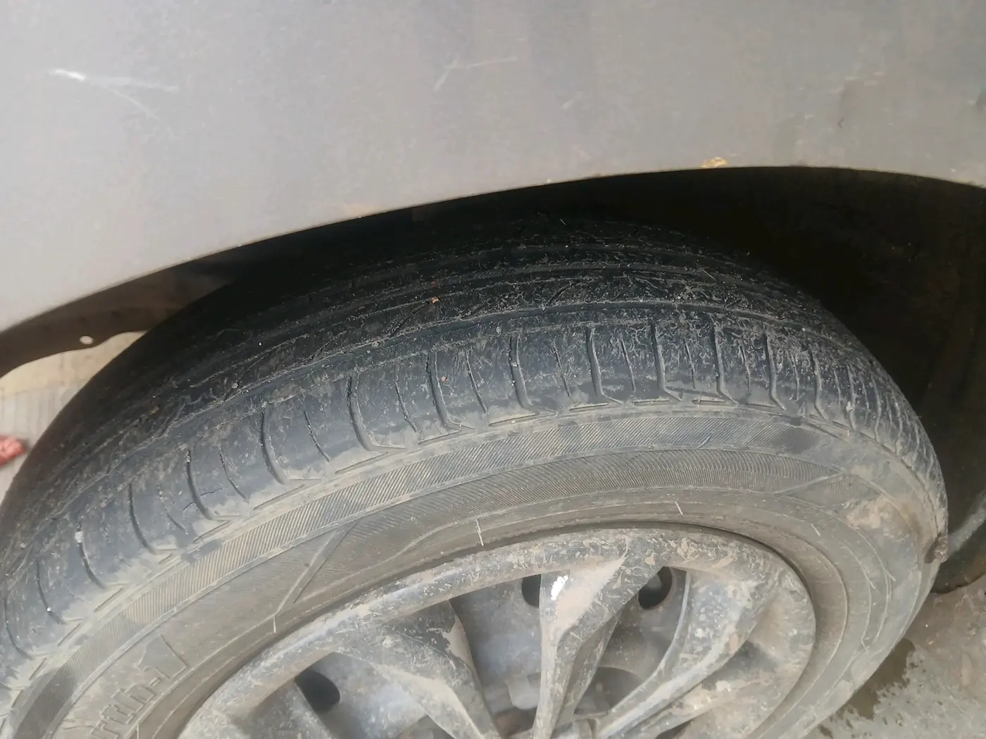 2013 Maruti Wagon R 1.0 LXI CNG, CNG, Manual, 84,209 km, tyre