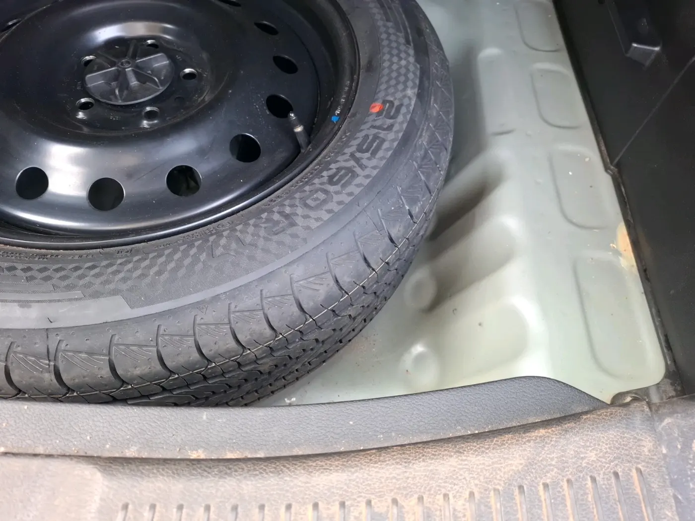 2024 Maruti Grand Vitara DELTA SMART HYBRID, Petrol, Manual, 60,448 km, tyre