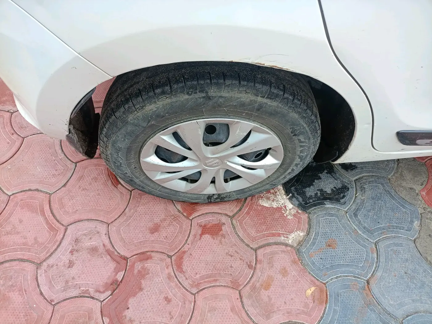 2023 Maruti Swift VXI, Petrol, Manual, 54,087 km, tyre