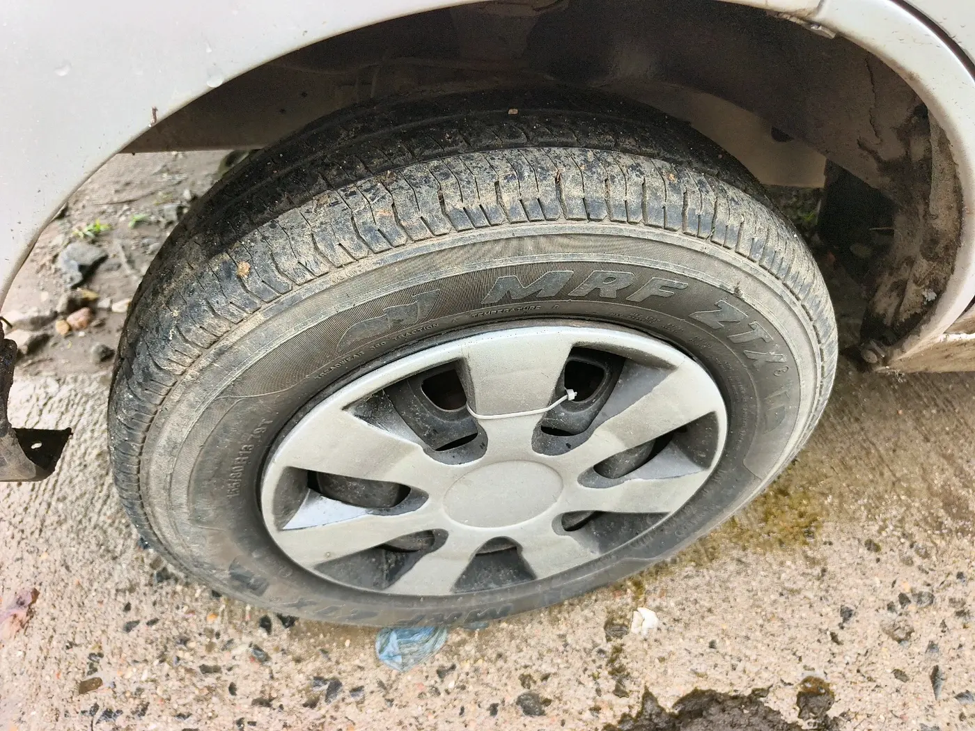 2014 Maruti Eeco 7 STR, Petrol, Manual, 69,835 km, tyre