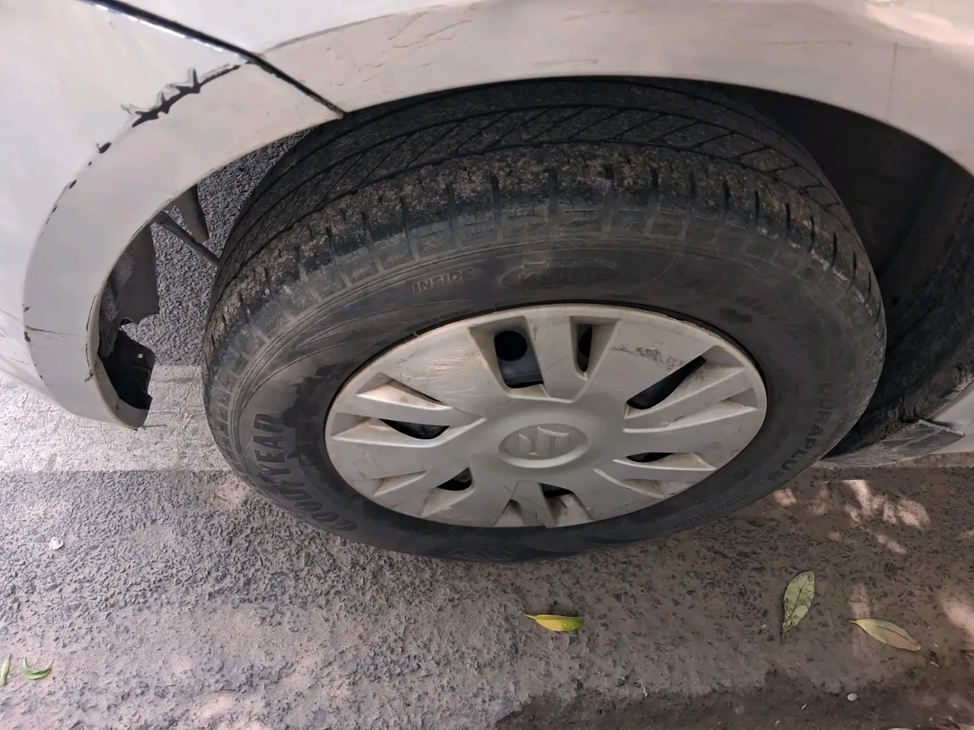 2014 Maruti Swift VXI, CNG, Manual, 1,21,293 km, tyre
