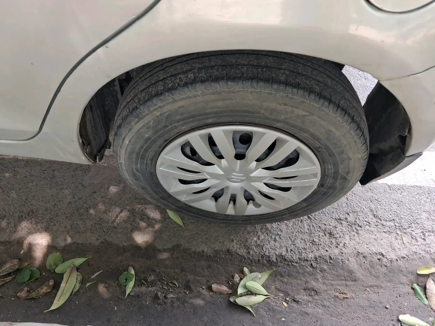 2014 Maruti Swift VXI, CNG, Manual, 1,21,293 km, tyre