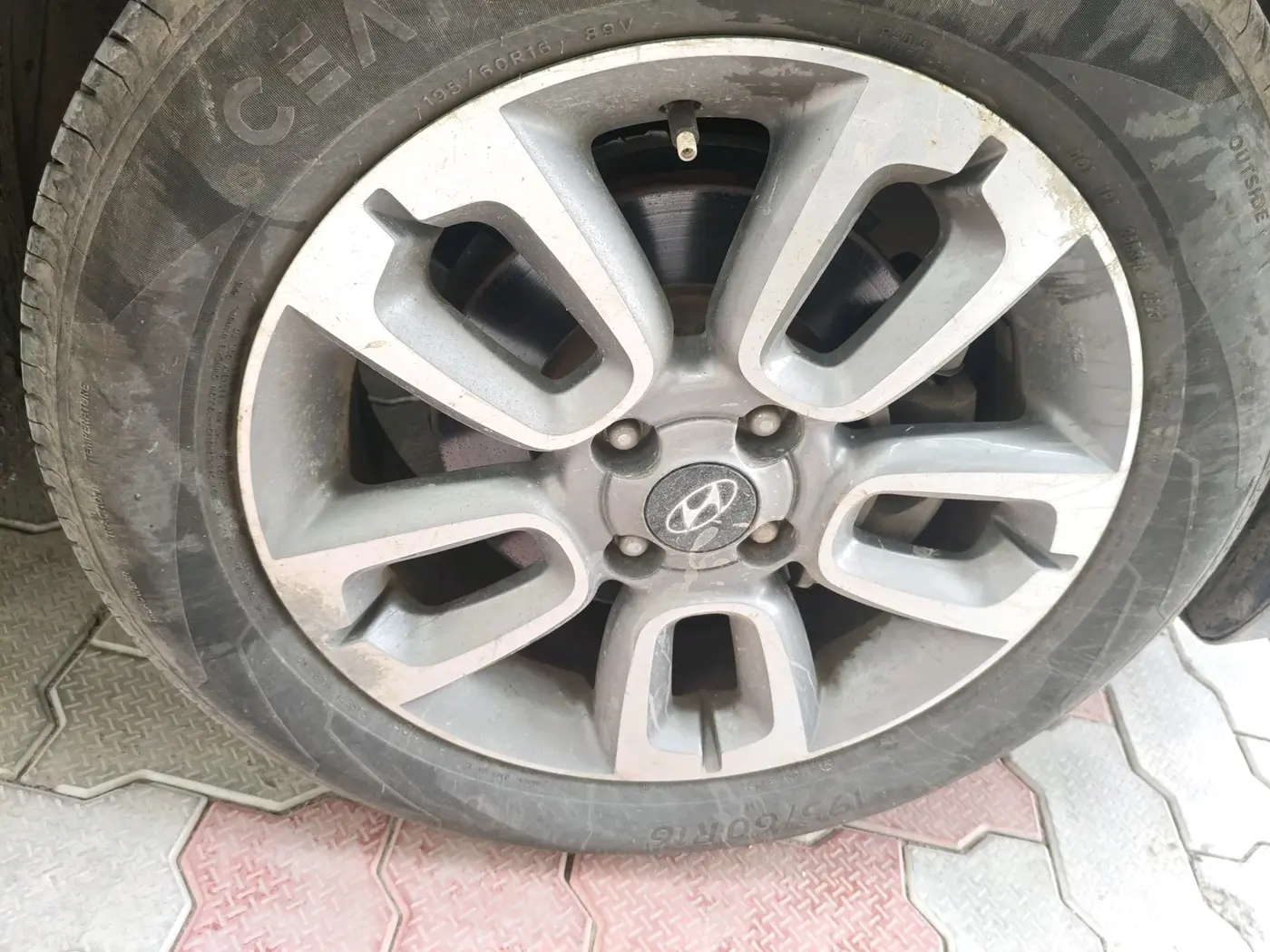 2016 Hyundai i20 Active 1.2 S, Petrol, Manual, 27,655 km, tyre