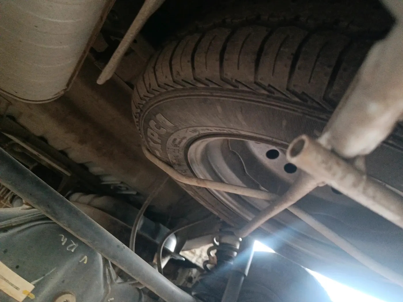 2023 Maruti Eeco 5 STR AC CNG, CNG, Manual, 16,995 km, tyre