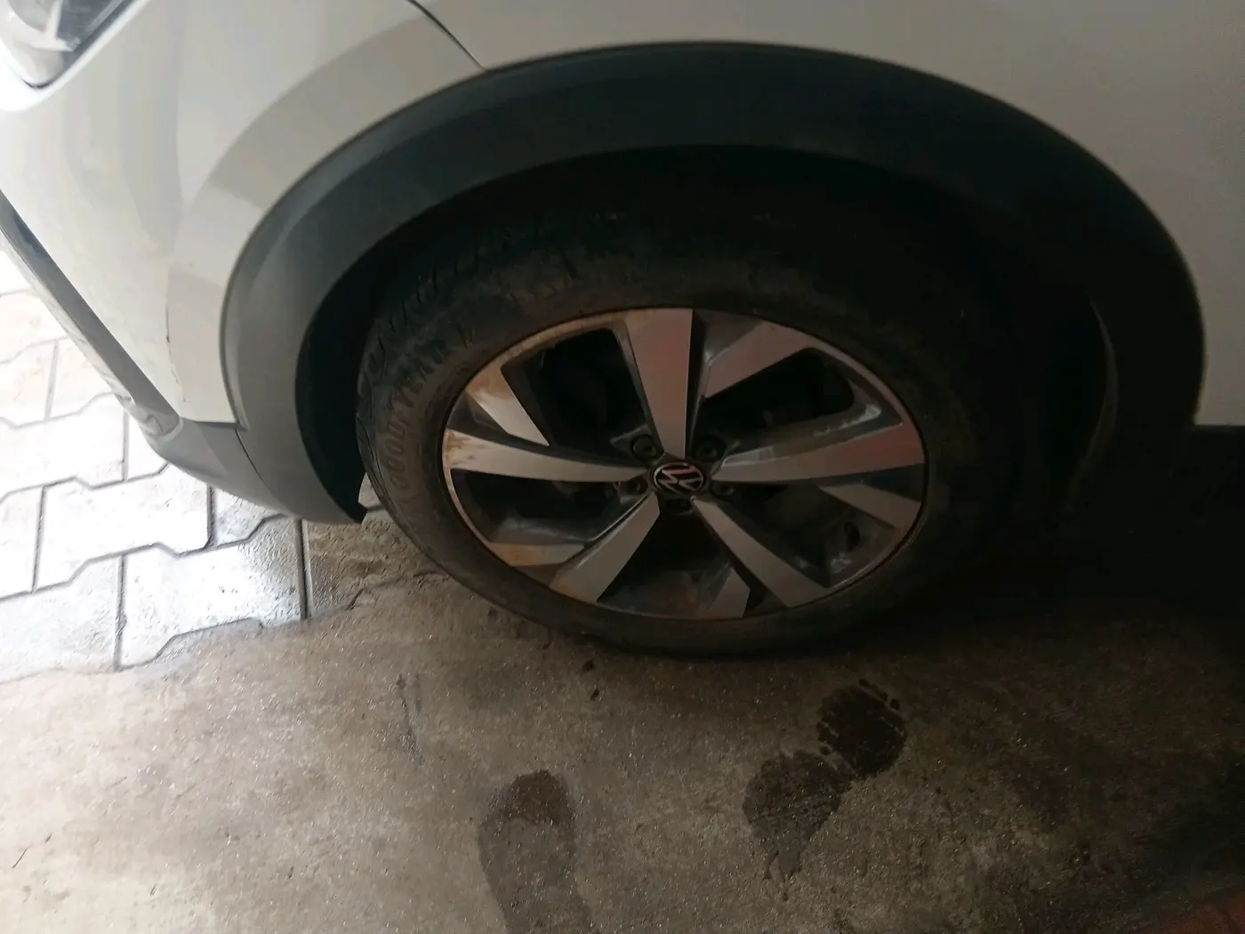 2022 Volkswagen TAIGUN TOPLINE 1.0 TSI AT, Petrol, Automatic, 46,331 km, tyre