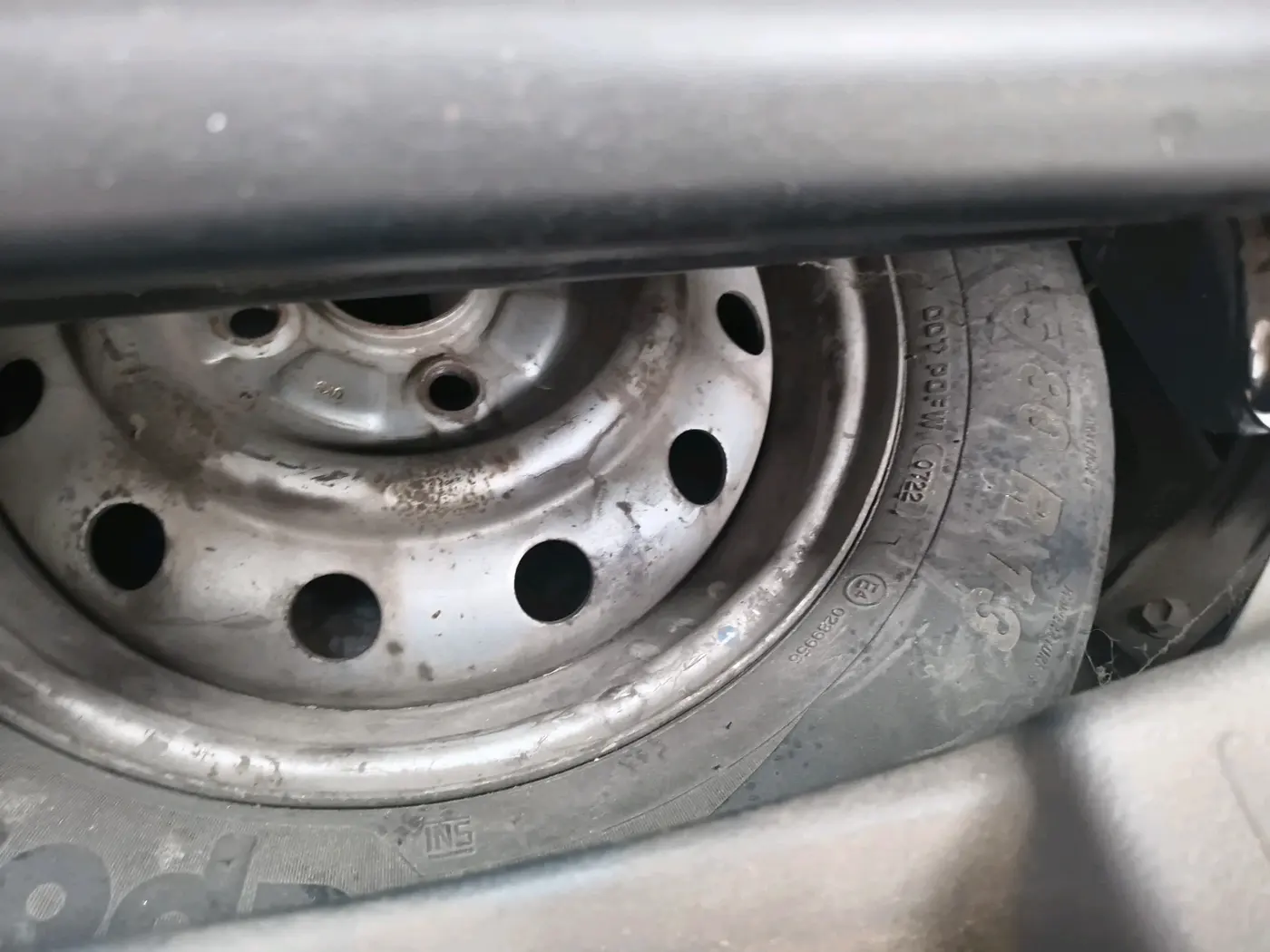 2011 Maruti Wagon R 1.0 LXI CNG, CNG, Manual, 2,25,165 km, tyre