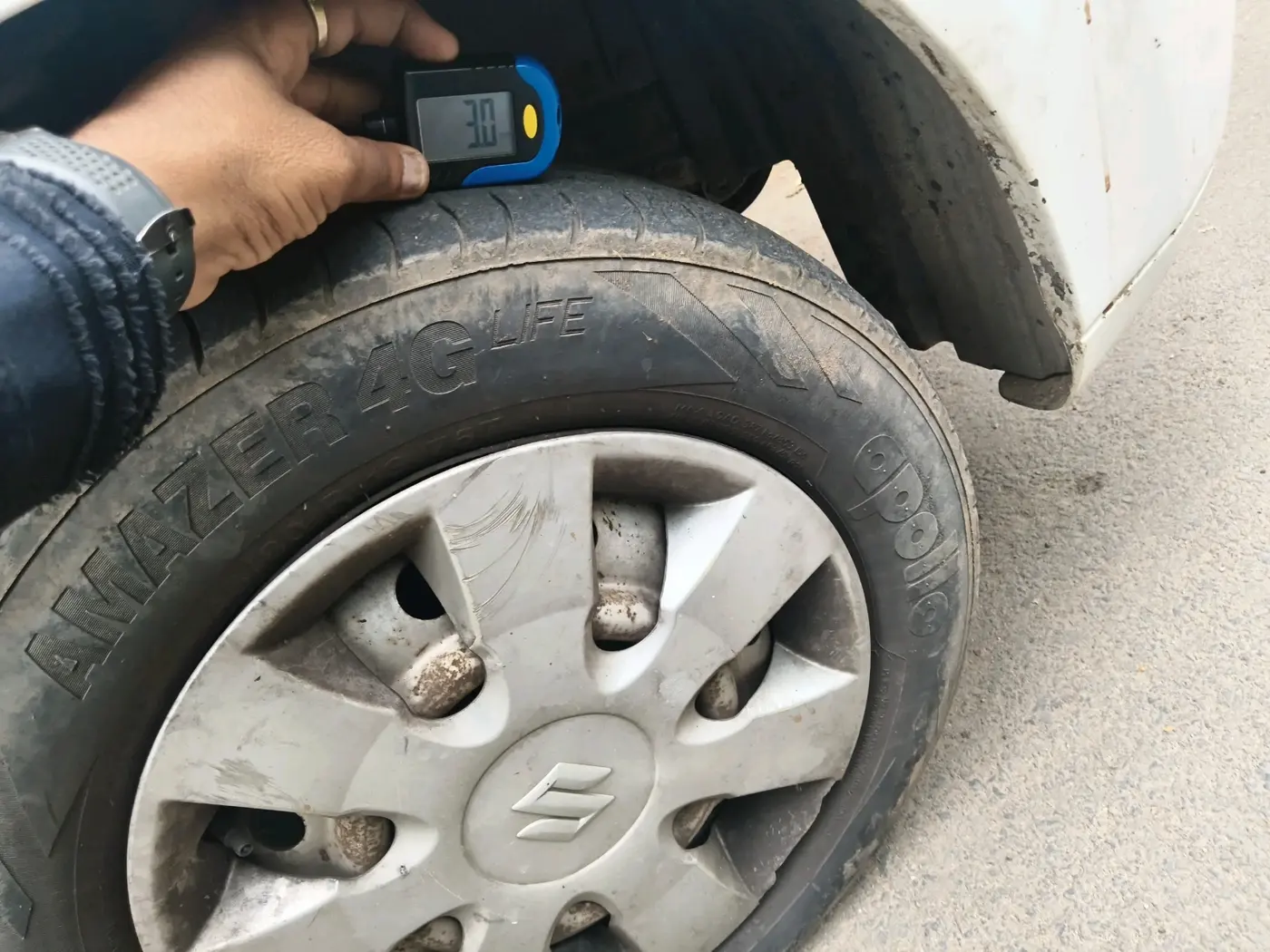 2011 Maruti Wagon R 1.0 LXI CNG, CNG, Manual, 2,25,165 km, tyre