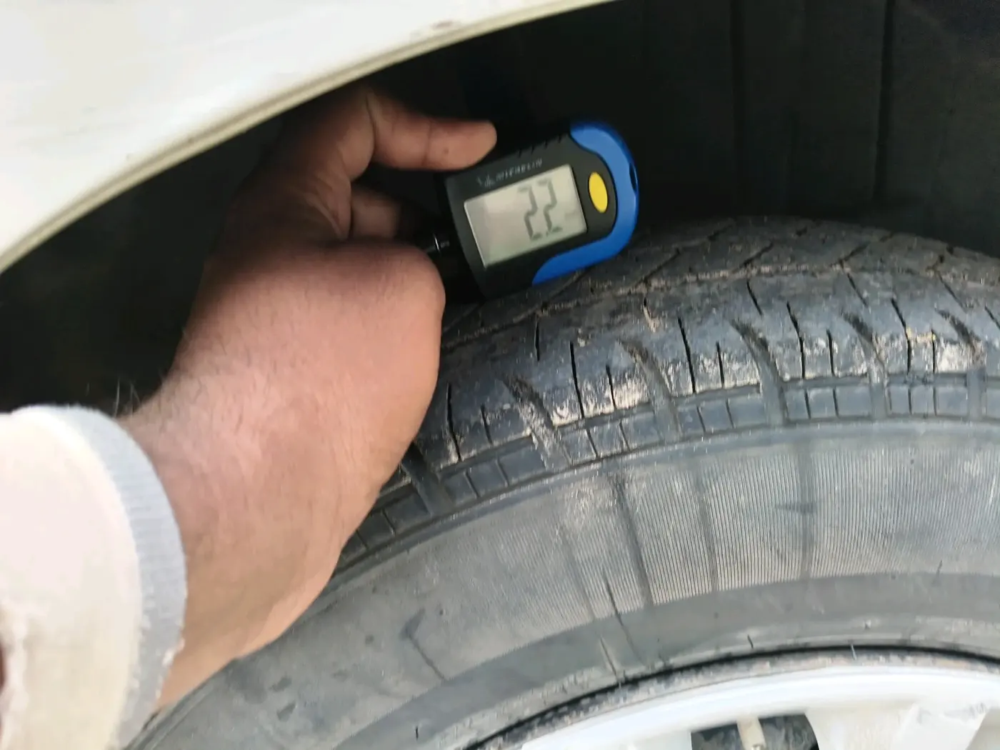 2017 Maruti Dzire VXI, CNG, Manual, 1,76,764 km, tyre