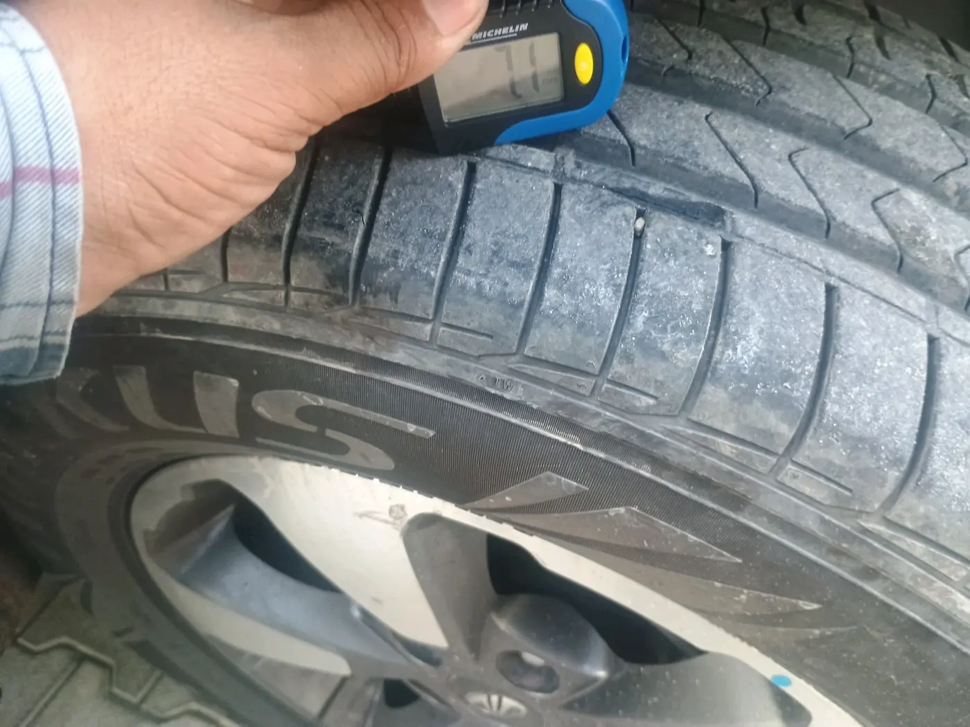 2019 Mahindra ALTURAS G4 4WD AT, Diesel, Automatic, 1,19,929 km, tyre