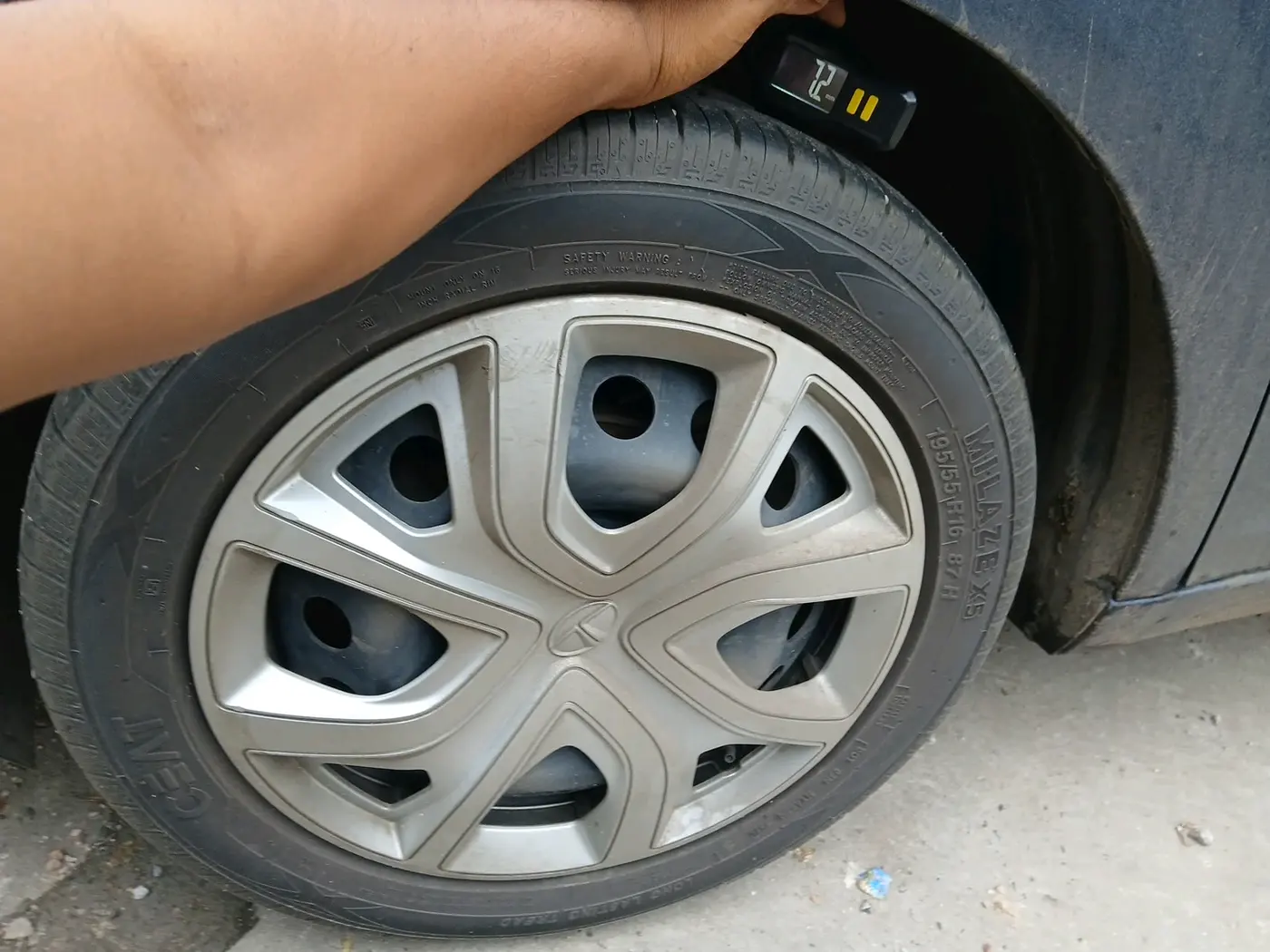 2022 Tata ALTROZ XM PLUS PETROL, Petrol, Manual, 83,522 km, tyre
