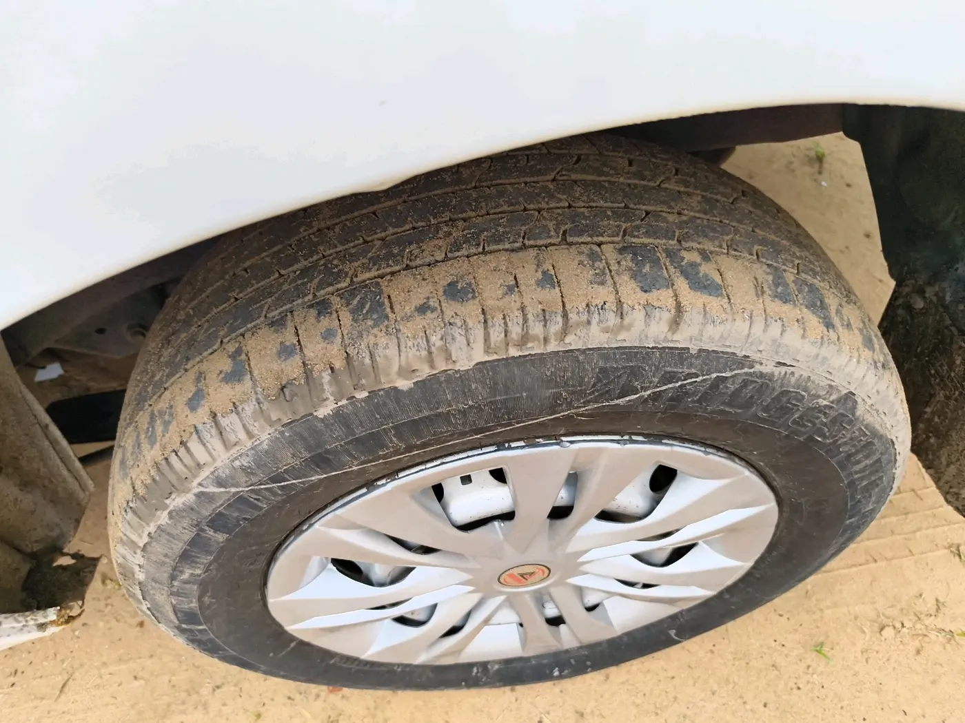 2016 Toyota Innova 2.5 G 8 STR, Diesel, Manual, 1,22,541 km, tyre