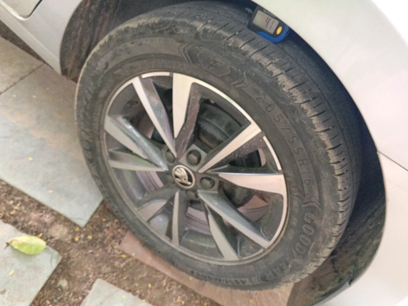 2023 Skoda SLAVIA STYLE 1.0L TSI AT, Petrol, Automatic, 31,080 km, tyre