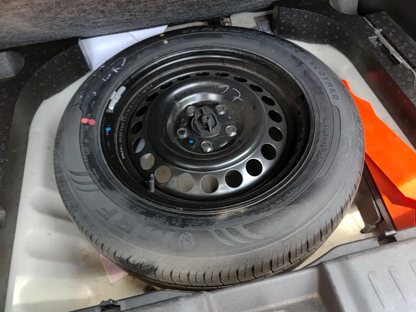 2023 Maruti BREZZA LXI, Petrol, Manual, 32,867 km, tyre