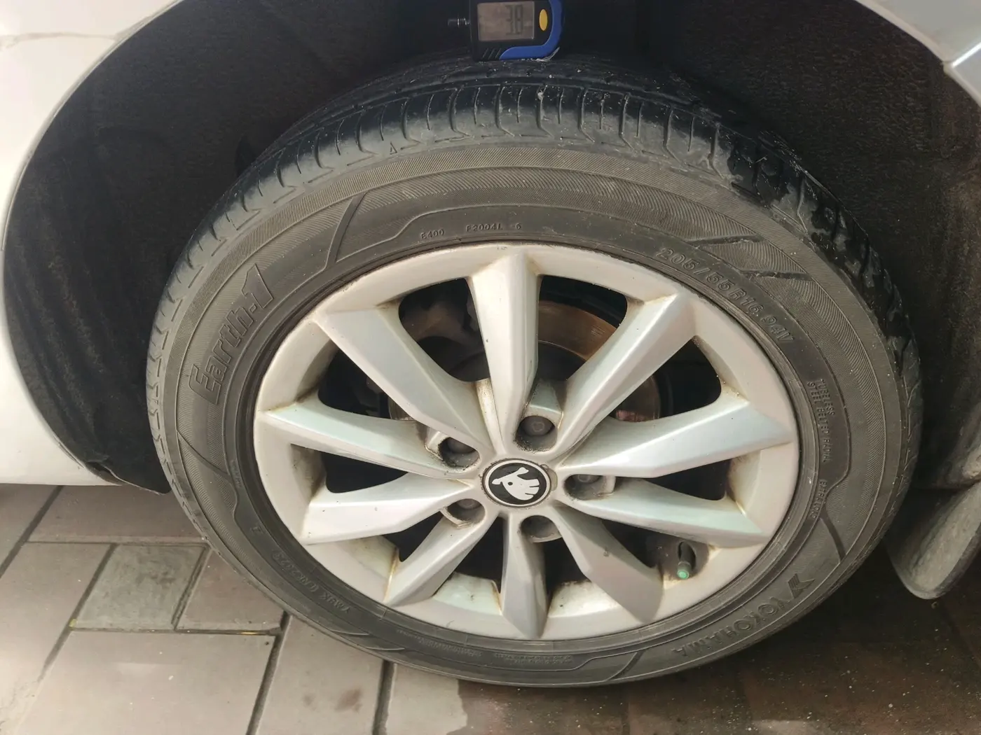 2013 Skoda Octavia ELEGANCE 2.0 TDI AT, Diesel, Automatic, 1,16,580 km, tyre