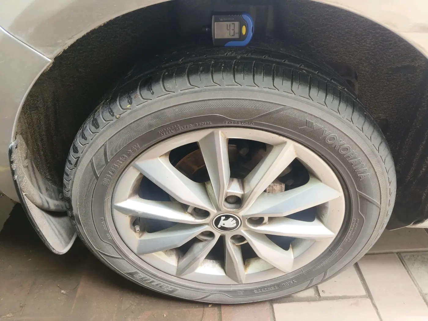 2013 Skoda Octavia ELEGANCE 2.0 TDI AT, Diesel, Automatic, 1,16,580 km, tyre