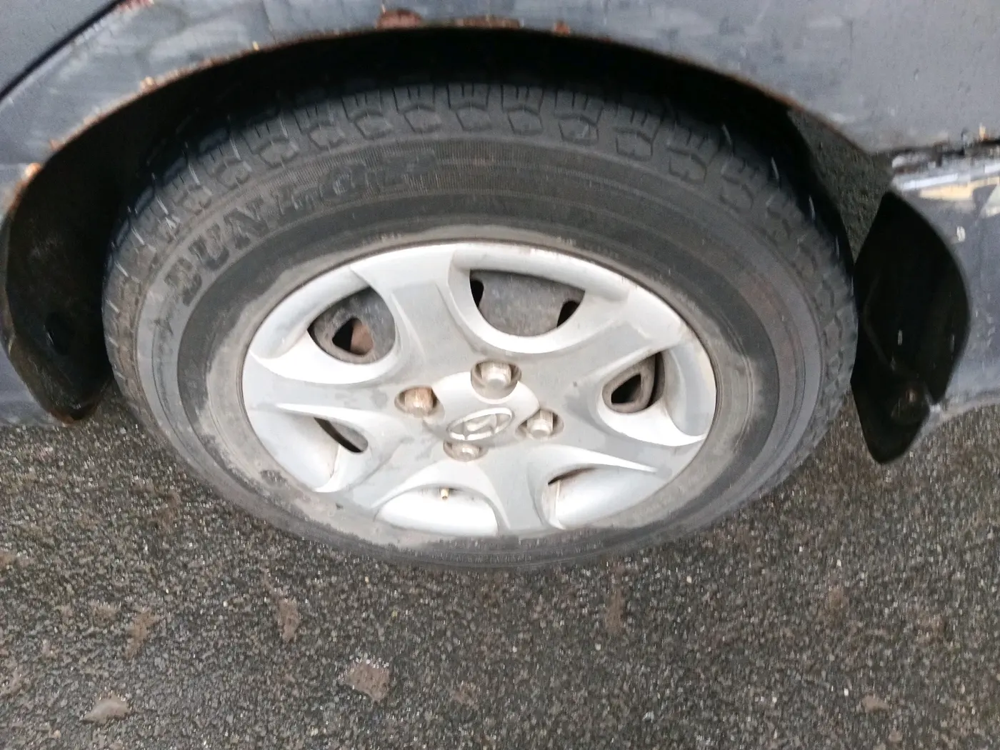2012 Hyundai Accent GLE, CNG, Manual, 98,844 km, tyre