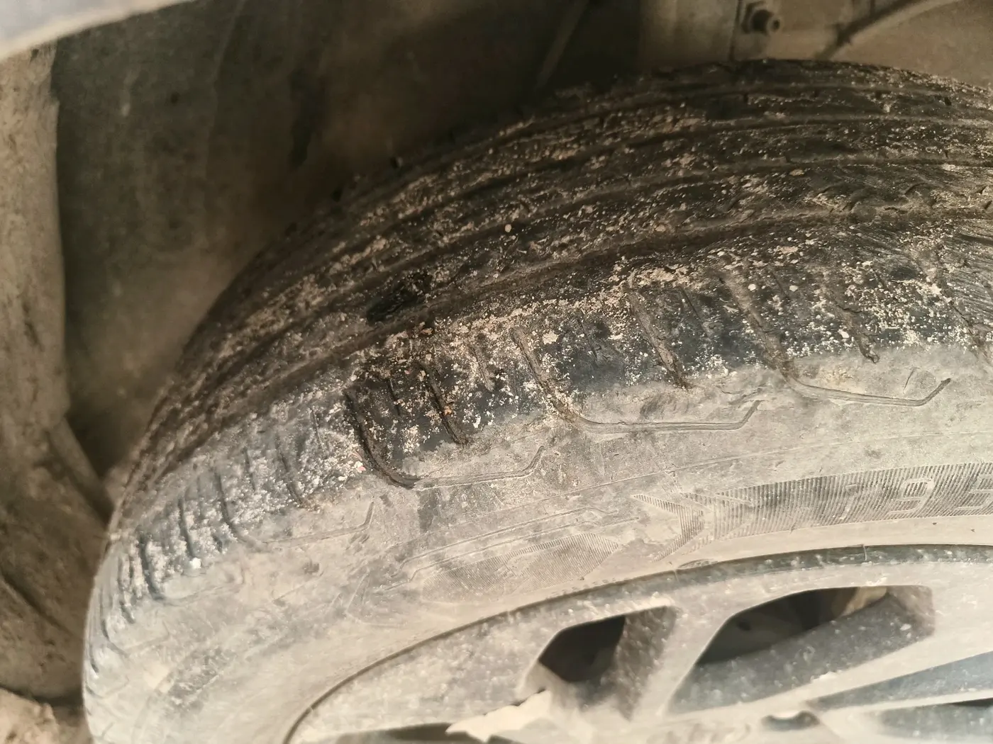 2023 Maruti FRONX DELTA PLUS 1.2L AGS, Petrol, Automatic, 81,614 km, tyre