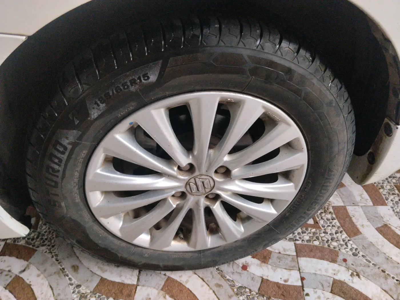 2019 Maruti Ciaz DELTA 1.5 SHVS MT PETROL, CNG, Manual, 52,503 km, tyre