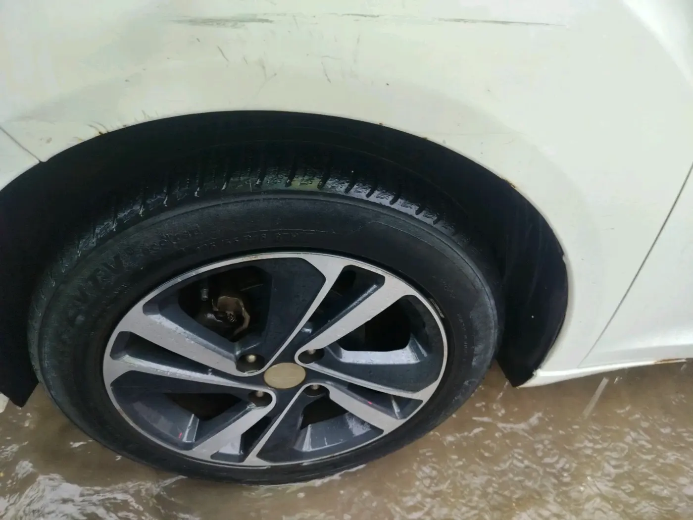 2021 Tata ALTROZ XZ PETROL, Petrol, Manual, 33,436 km, tyre