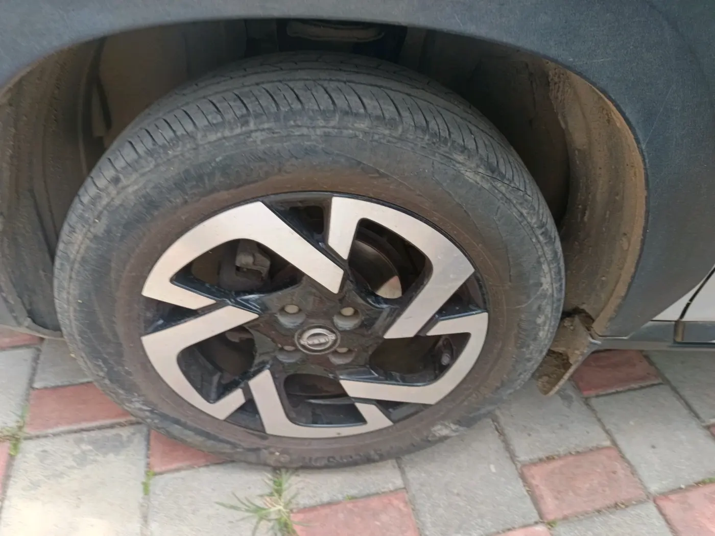 2022 Nissan MAGNITE XV PREMIUM TURBO CVT, Petrol, Automatic, 25,220 km, tyre