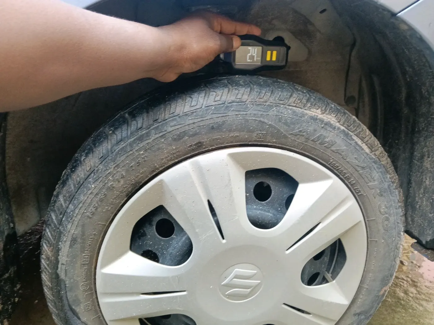 2017 Maruti Wagon R 1.0 VXI, Petrol, Manual, 17,064 km, tyre