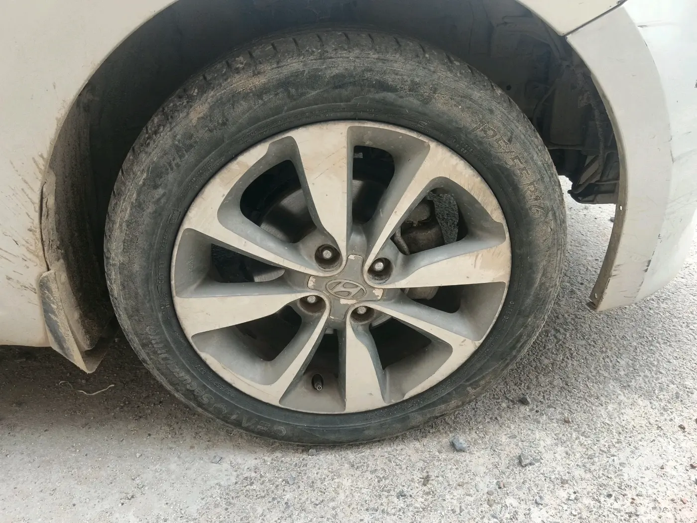 2016 Hyundai Elite i20 ASTA 1.4 CRDI, Diesel, Manual, 1,37,400 km, tyre