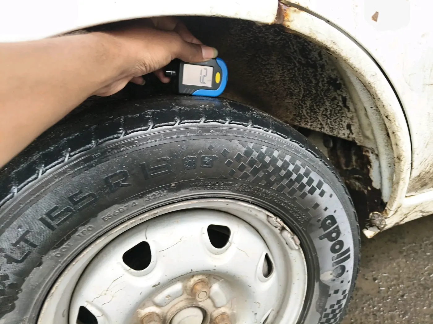 2017 Maruti Eeco 5 STR WITH A/C+HTR, CNG, Manual, 1,21,129 km, tyre