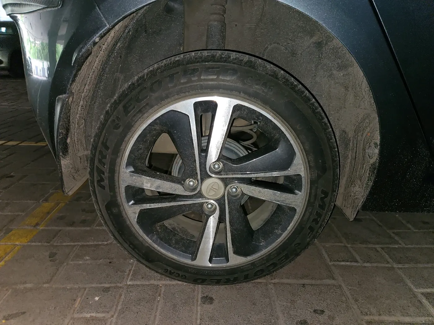 2023 Tata ALTROZ XZA PLUS, Petrol, Automatic, 22,950 km, tyre