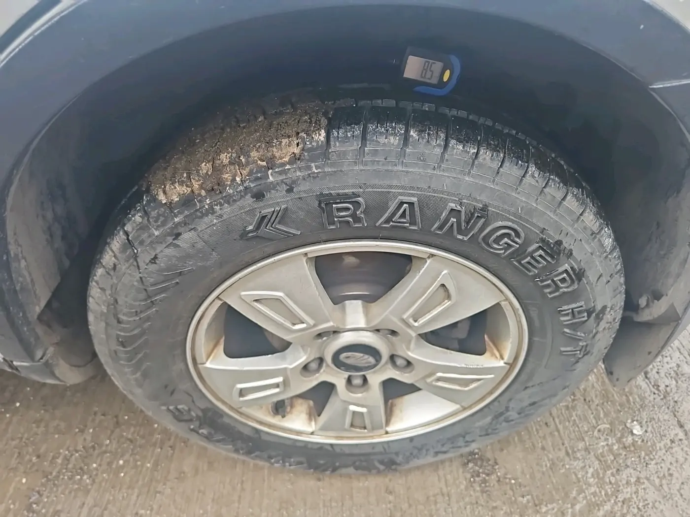 2015 Mahindra XUV500 W8, Diesel, Manual, 2,36,235 km, tyre