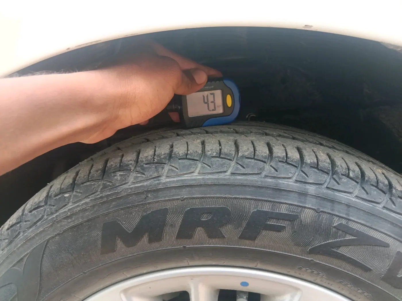 2016 Maruti Swift ZXI, Petrol, Manual, 36,613 km, tyre