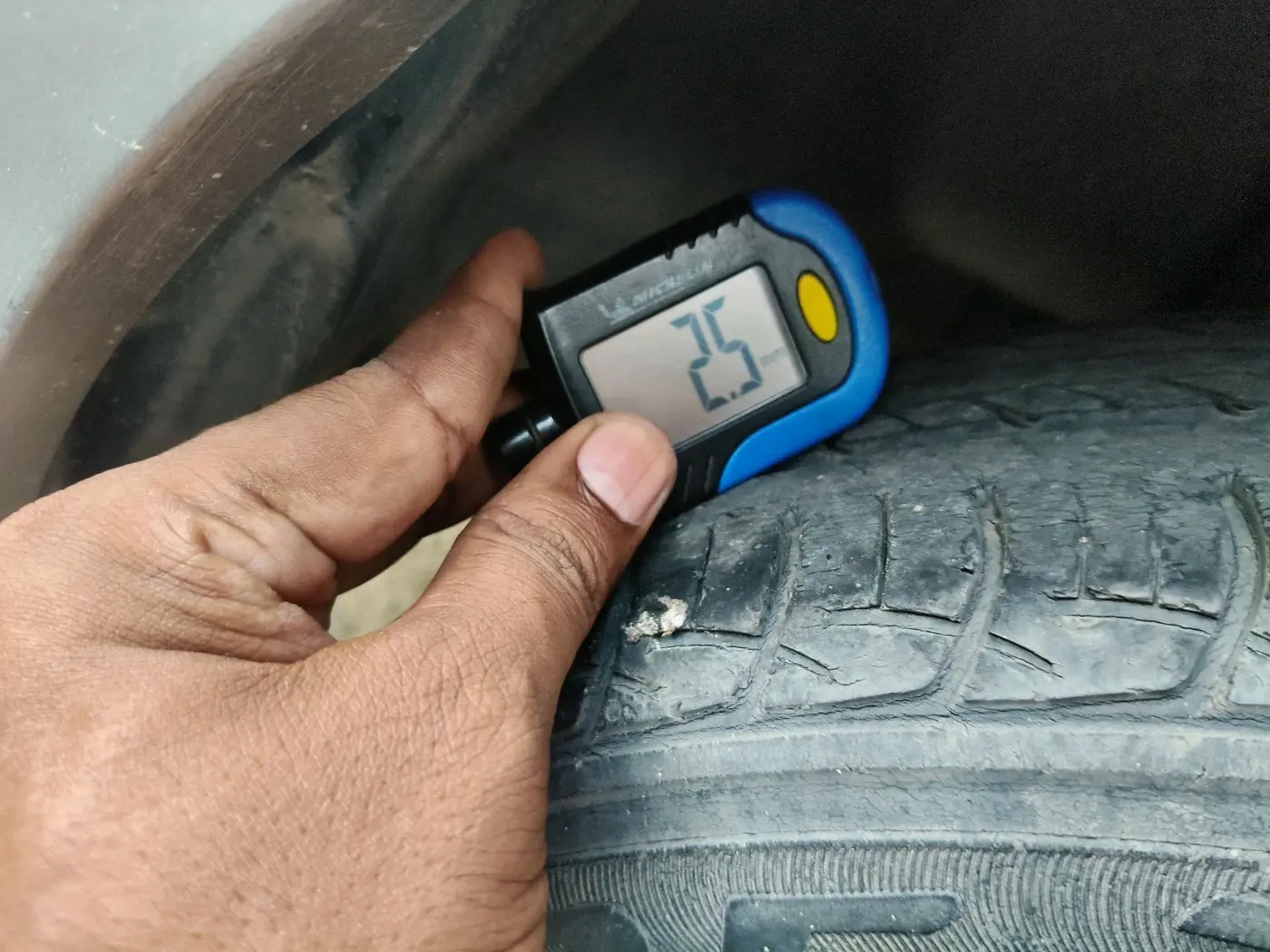 2015 Maruti Ciaz VXI+, Petrol, Manual, 90,621 km, tyre