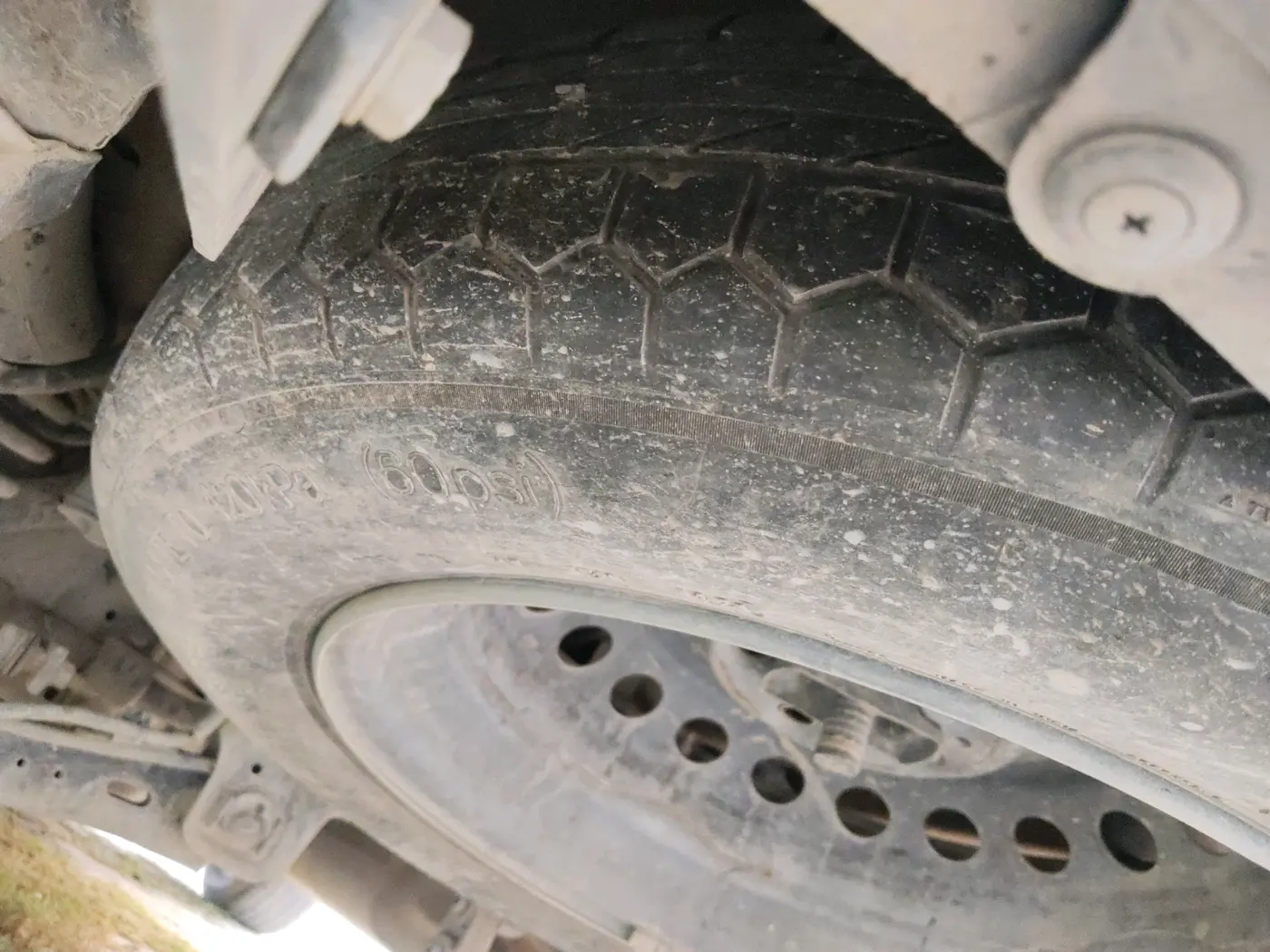 2021 Mahindra XUV700 AX 7 D MT 7 STR, Diesel, Manual, 97,291 km, tyre