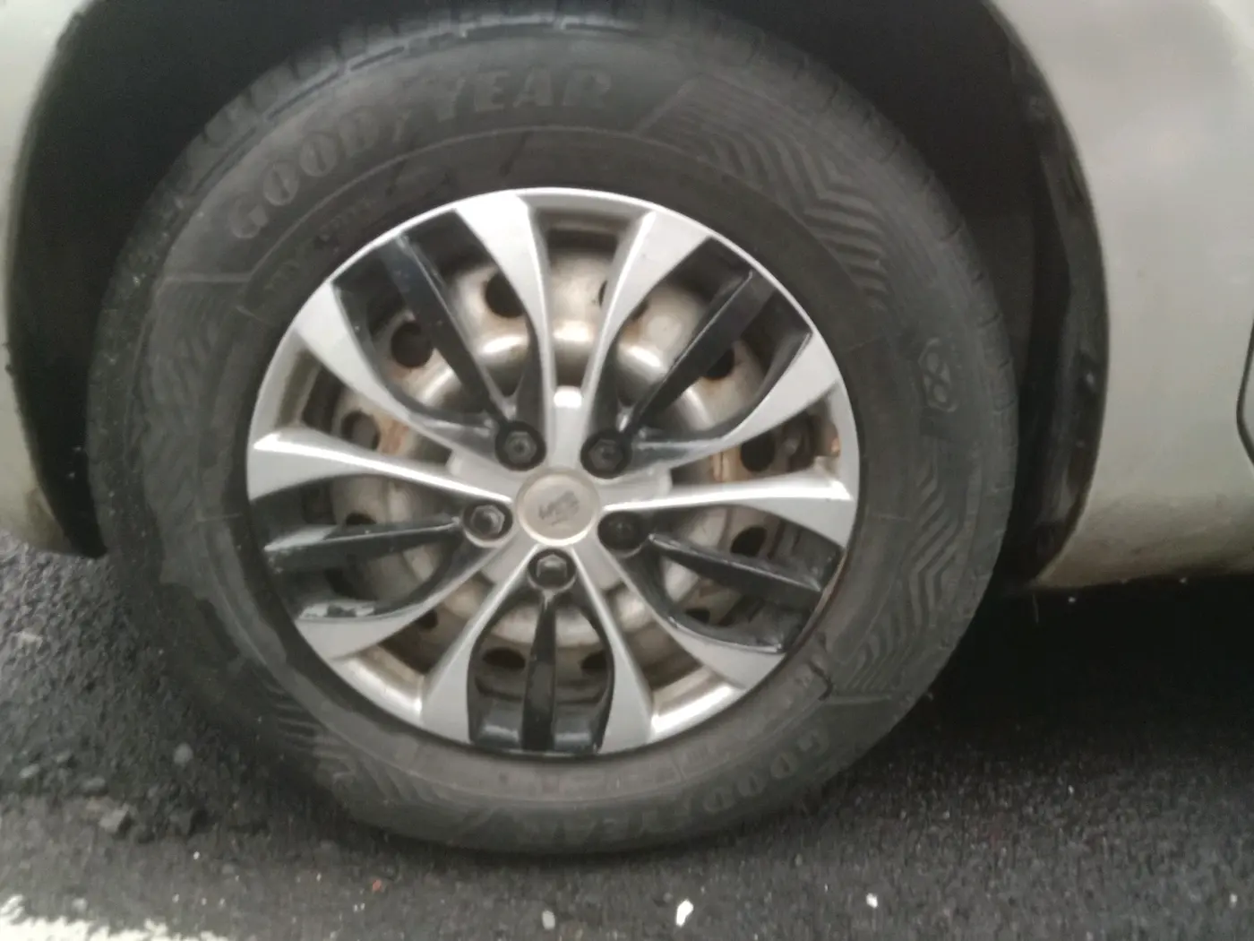 2012 Maruti Ritz LXI, Petrol, Manual, 45,000 km, tyre