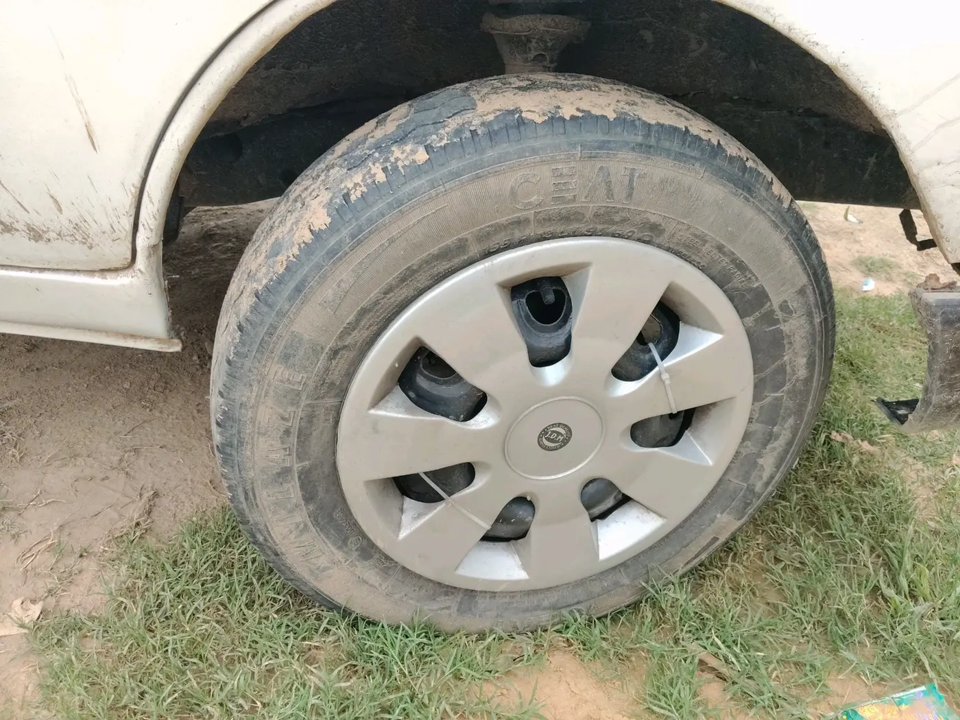 2015 Maruti Eeco 7 STR, Petrol, Manual, 1,98,479 km, tyre