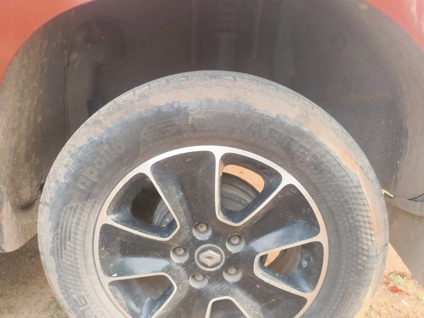 2017 Renault Duster 85 PS RXZ DIESEL, Diesel, Manual, 1,10,023 km, tyre