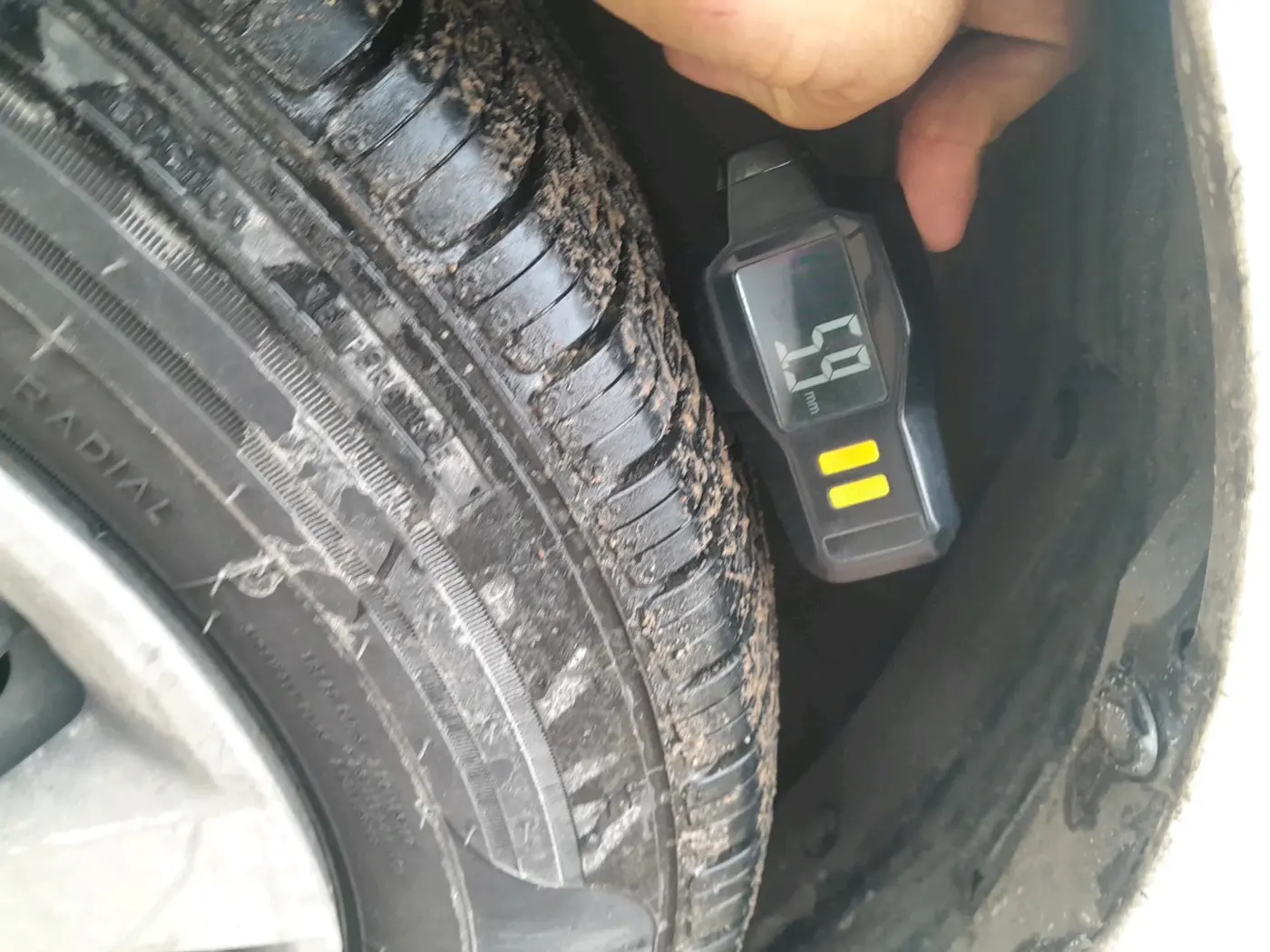 2017 Maruti Swift VXI, CNG, Manual, 1,61,603 km, tyre