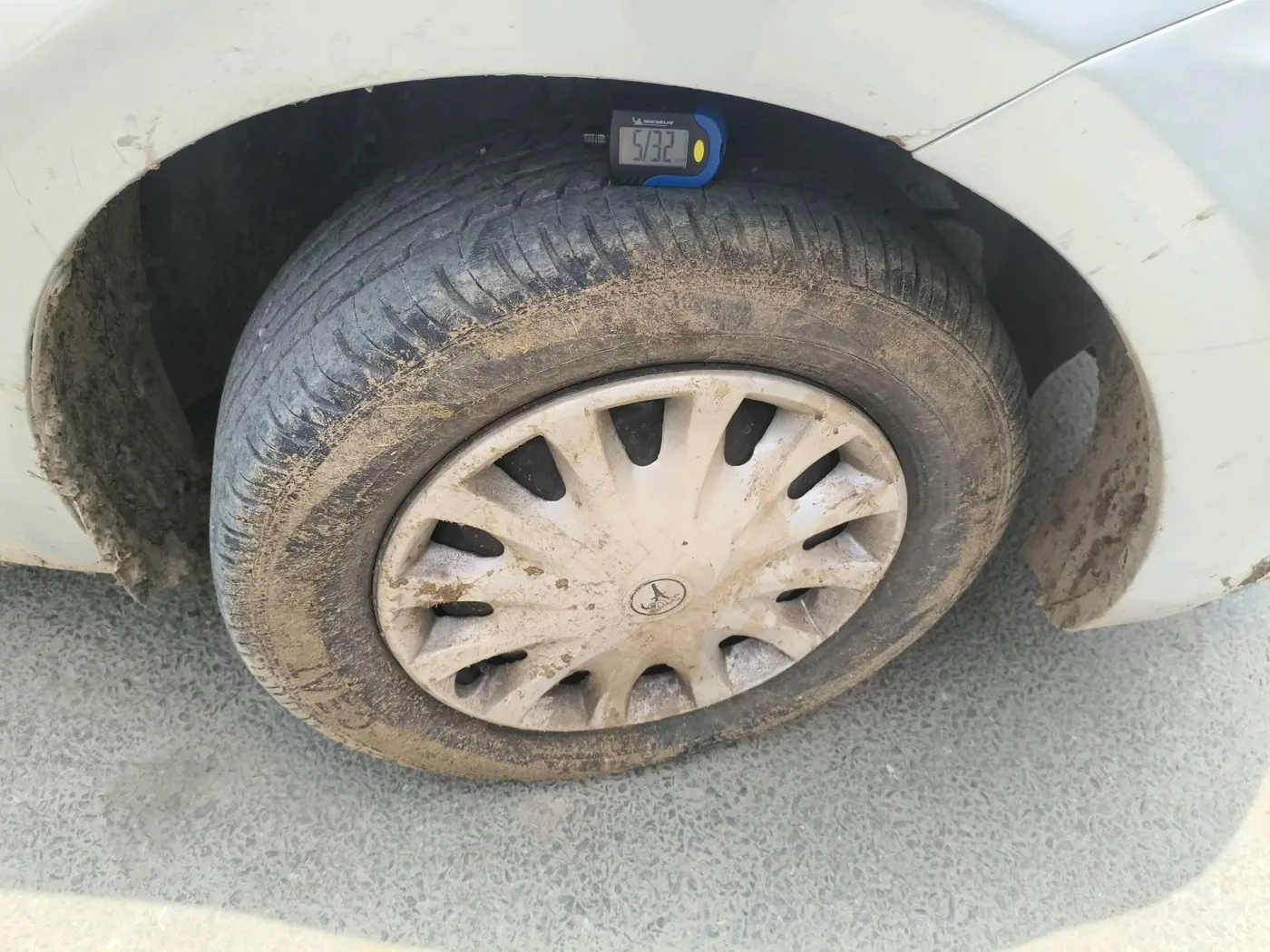 2018 Maruti Dzire VXI, Petrol, Manual, 63,194 km, tyre