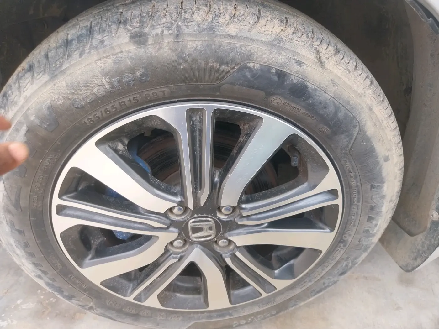 2017 Honda City 1.5L I-VTEC V MT, CNG, Manual, 61,637 km, tyre