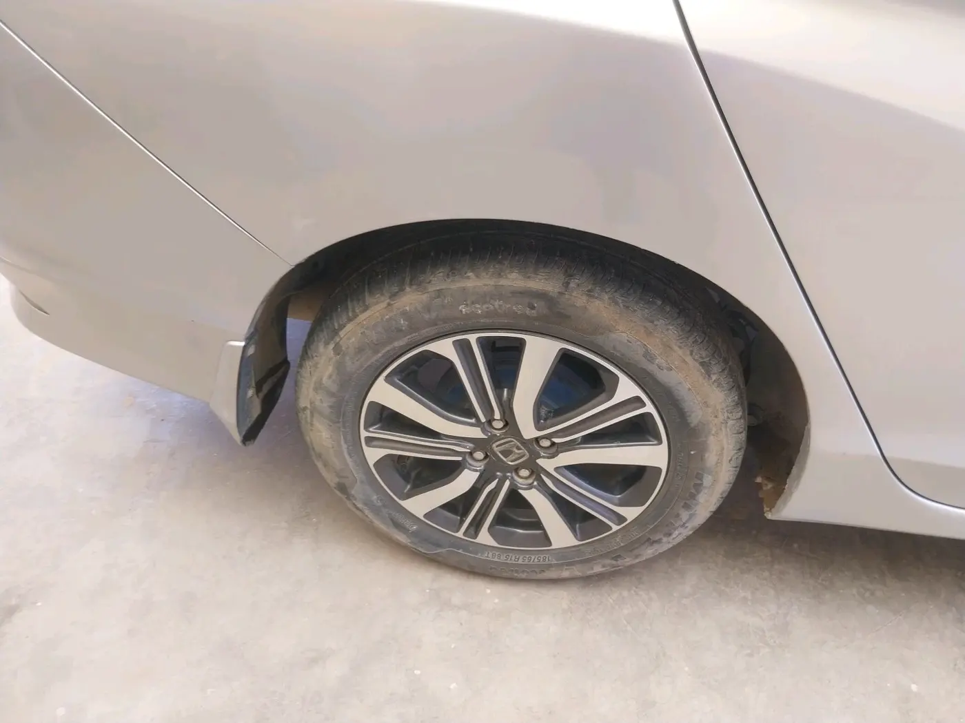 2017 Honda City 1.5L I-VTEC V MT, CNG, Manual, 61,637 km, tyre