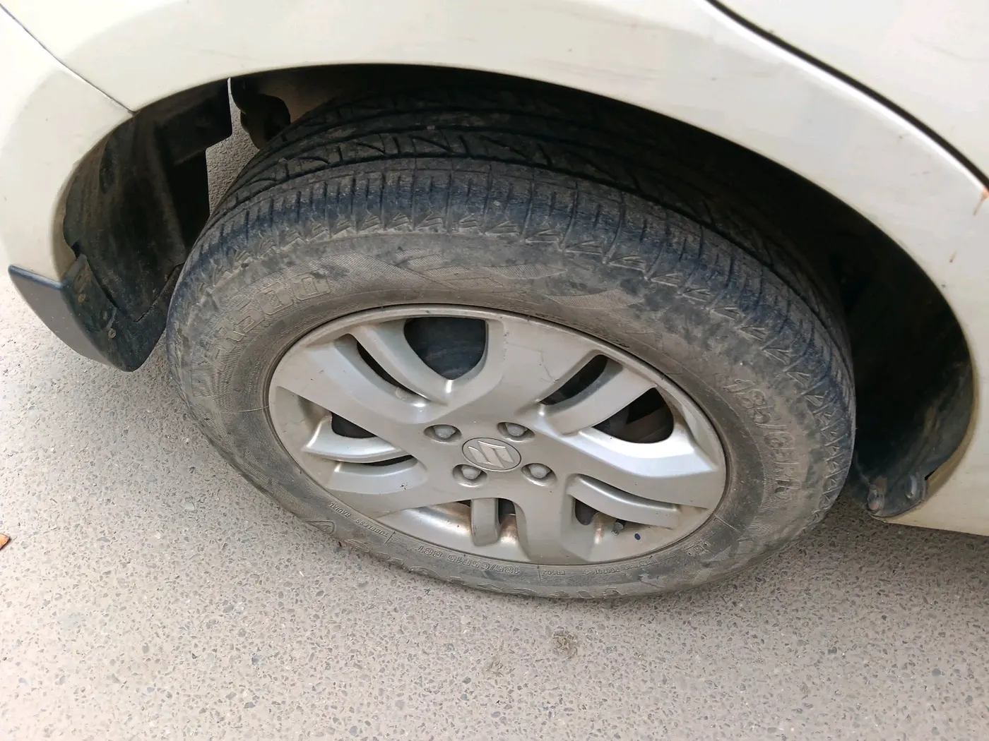 2012 Maruti Swift Dzire ZXI, Petrol, Manual, 90,263 km, tyre