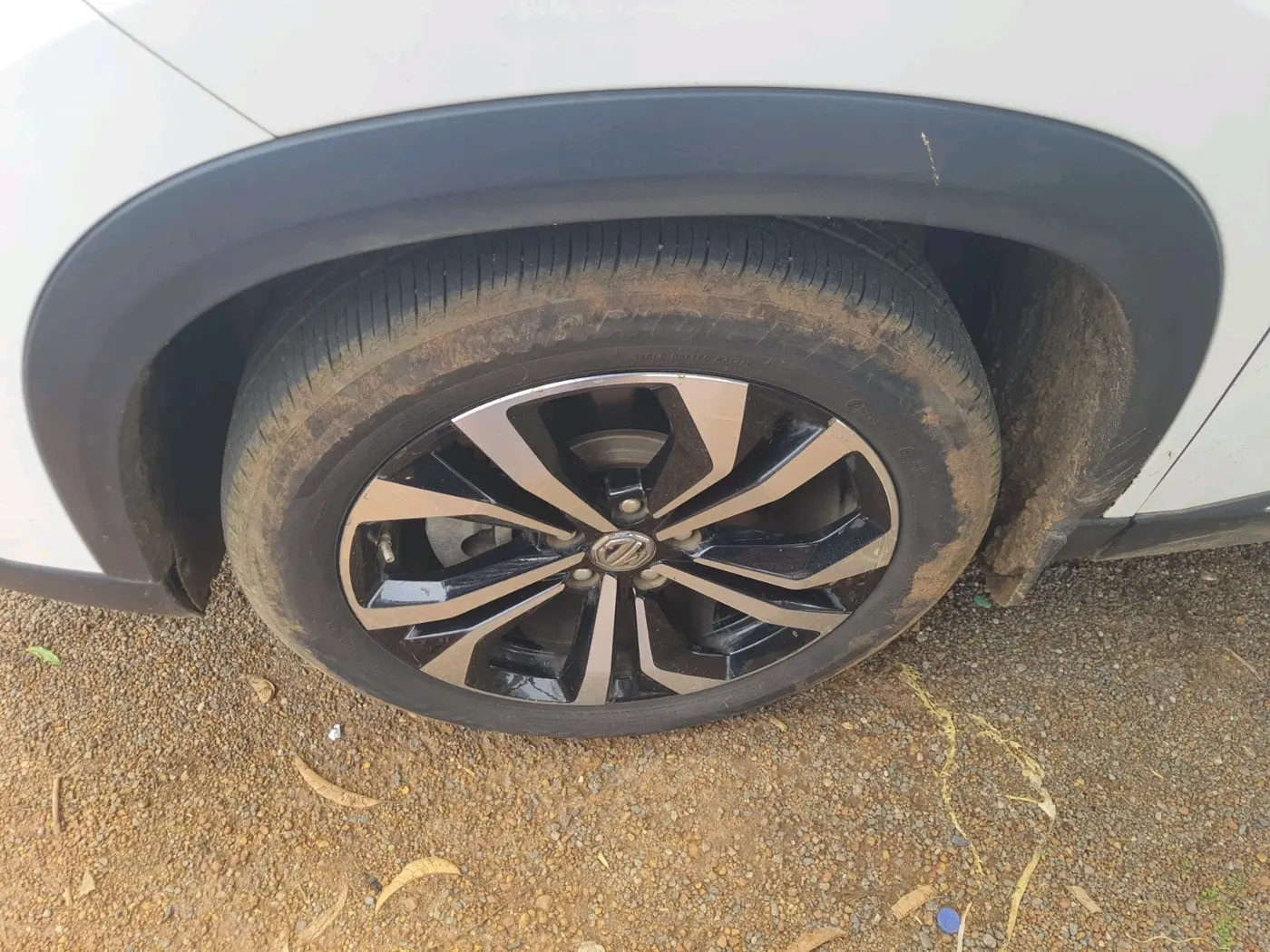 2023 MG HECTOR PLUS SAVVY PRO 1.5 TURBO CVT 7 STR, Petrol, Automatic, 22,794 km, tyre