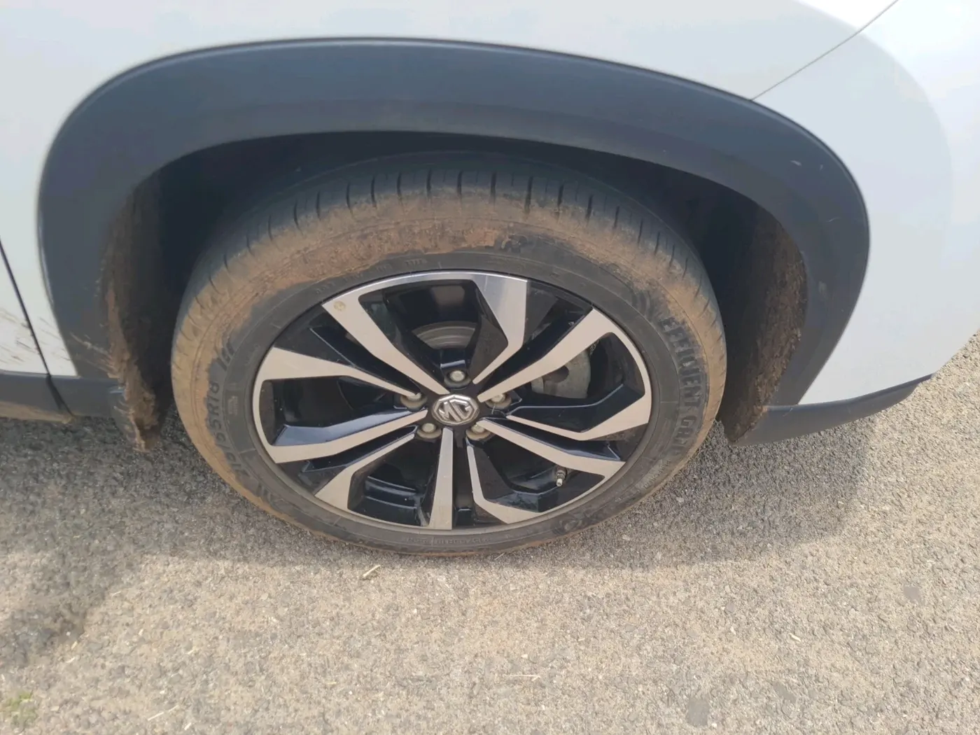 2023 MG HECTOR PLUS SAVVY PRO 1.5 TURBO CVT 7 STR, Petrol, Automatic, 22,794 km, tyre
