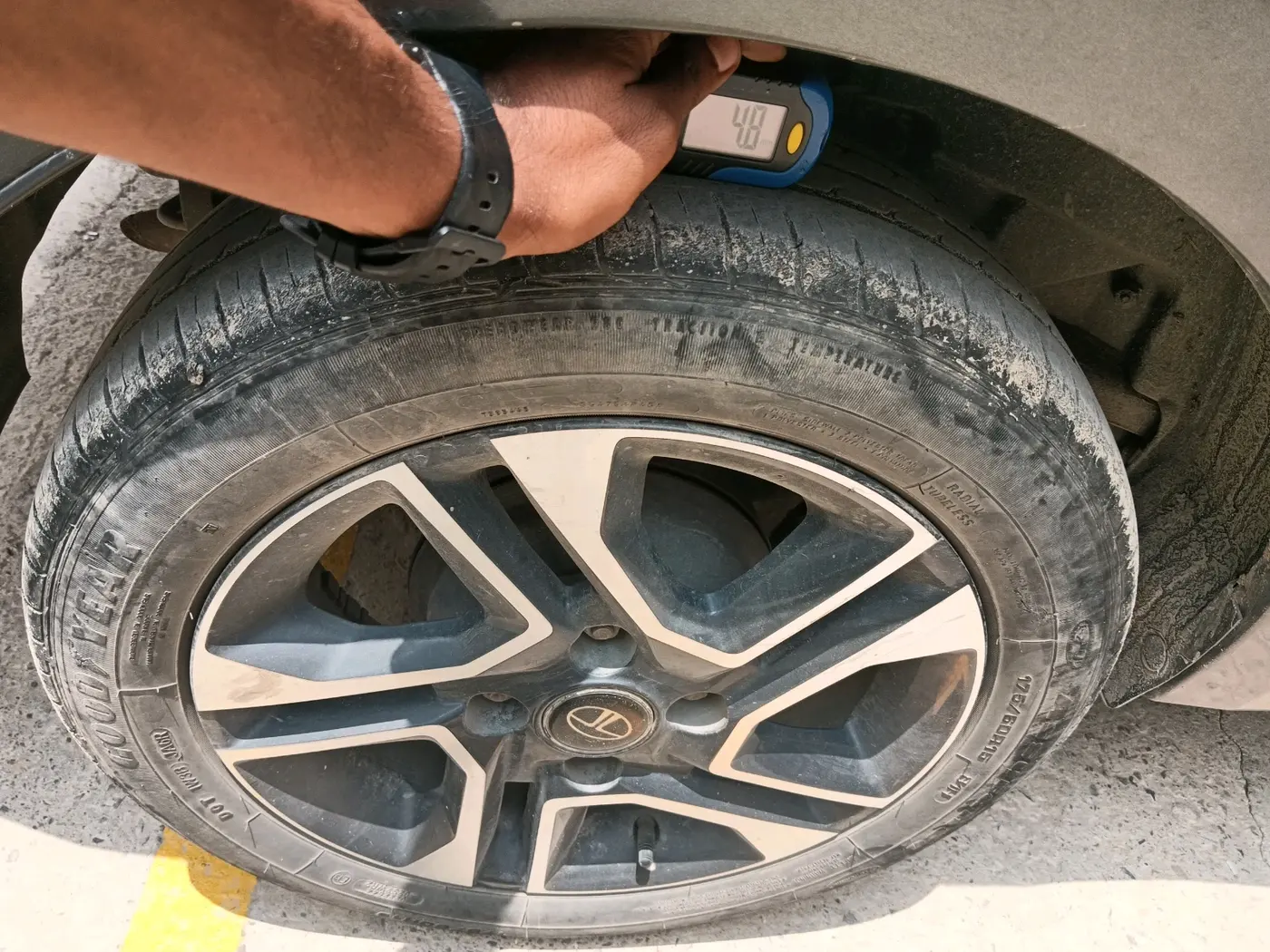 2021 Tata TIGOR XZA PLUS PETROL, Petrol, Automatic, 50,810 km, tyre