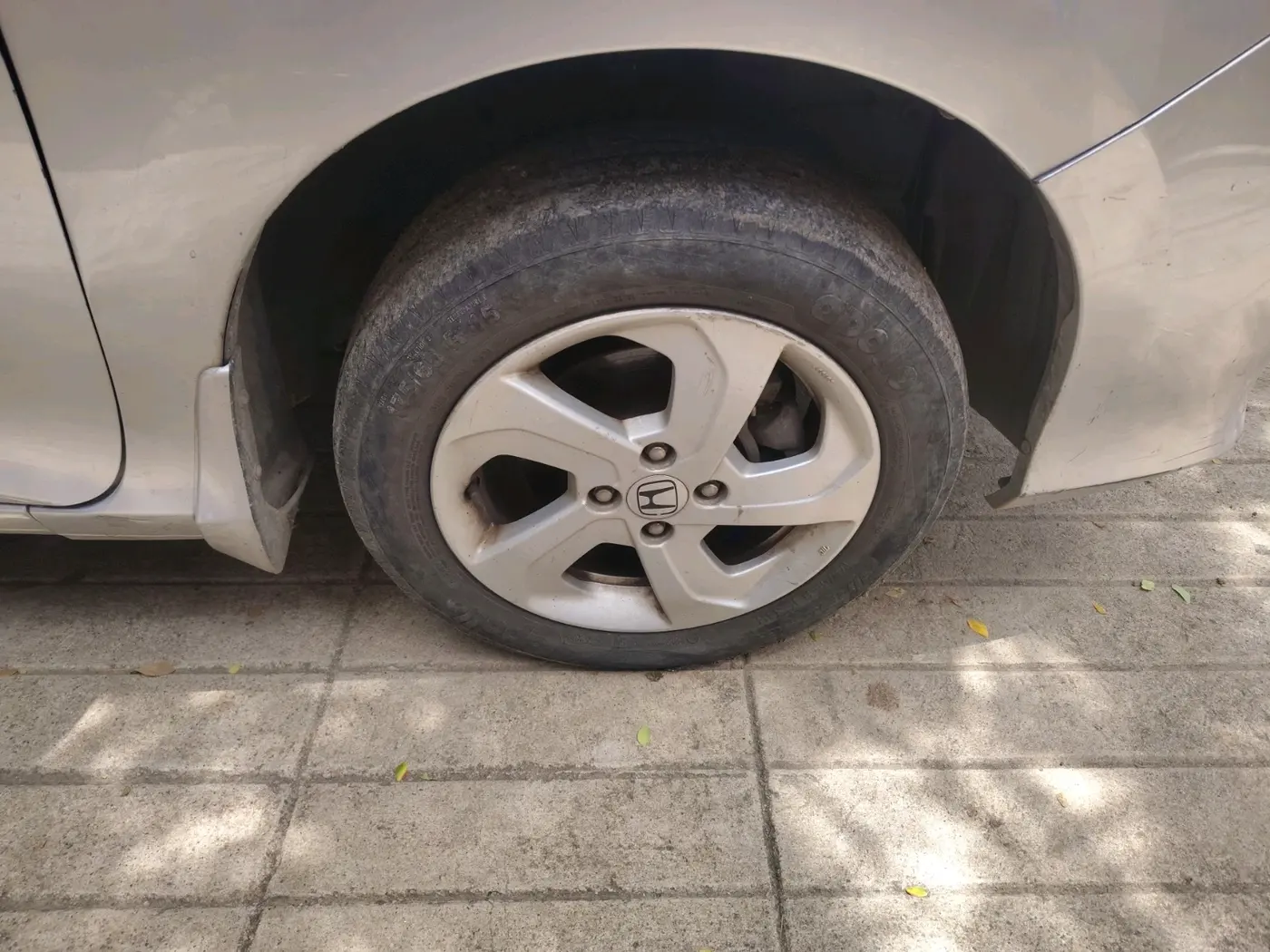 2014 Honda City 1.5L I-VTEC V MT, Petrol, Manual, 1,10,138 km, tyre