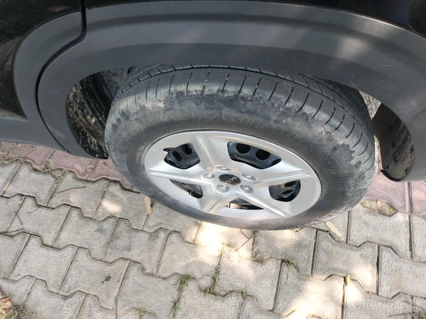 2025 KIA SELTOS HTE (O)1.5 Petrol MT, Petrol, Manual, 3,770 km, tyre