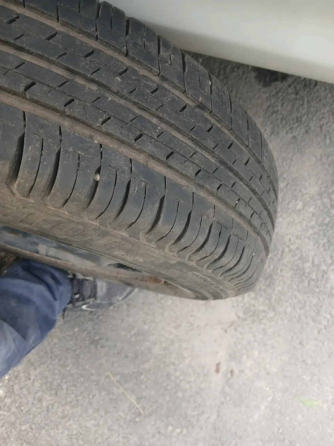2015 Maruti Swift Dzire VXI, Petrol, Manual, 74,057 km, tyre